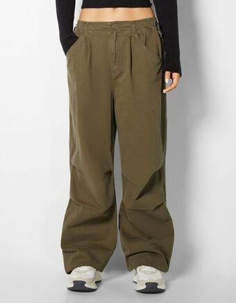 Bershka Luźne spodnie jogger oferta