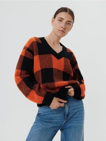 Sweter z miękkiej dzianiny