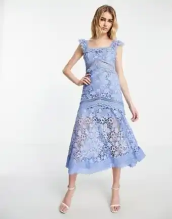 ASOS Asos design – premium – niebieska koronkowa sukienka midi z falbanką oferta