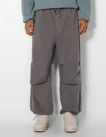 Bershka Bawełniane spodnie parachute oferta