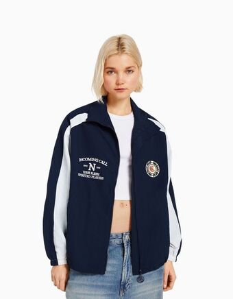 Bershka Nylonowa kurtka z kontrastowymi paskami oferta