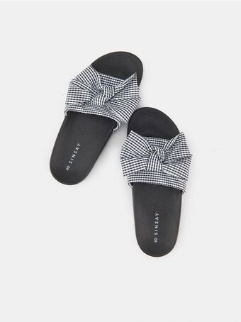 Sinsay Klapki oferta