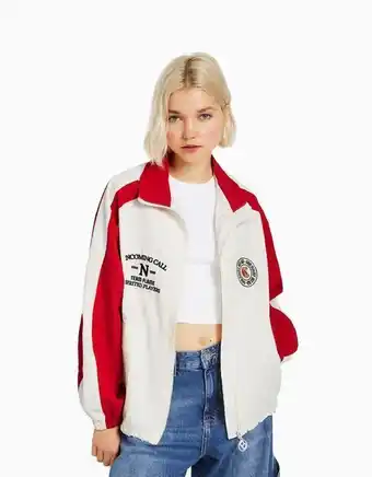 Bershka Nylonowa kurtka z kontrastowymi paskami oferta