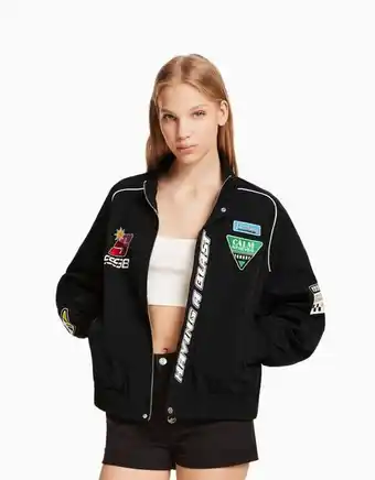Bershka Kurtka wyścigowa z mieszanej nylonowej tkaniny z naszywkami oferta