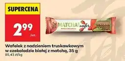 Biedronka Wafelek z nadzieniem truskawkowym w białej czekoladzie matchą Delicadore oferta