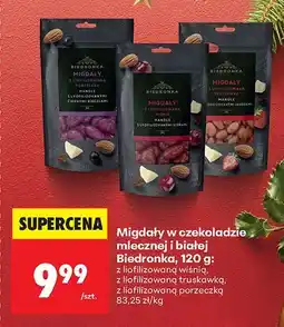 Biedronka Migdały w czekoladzie mlecznej i białej 120 g z liofilizowaną wiśnią Biedronka oferta
