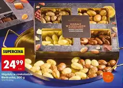 Biedronka Migdały w czekoladzie mlecznej i białej Biedronka oferta