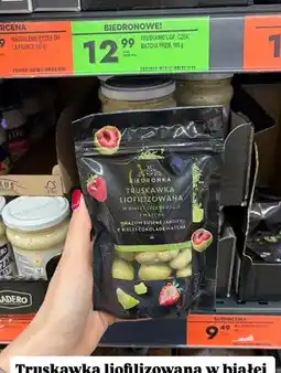 Biedronka Truskawka liofilizowana w białej czekoladzie z matcha oferta