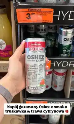 Biedronka Napój gazowany Oshee Vitamin Water Sparkling truskawka & trawa cytrynowa oferta