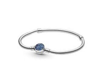Pandora Bransoletka wężykowa pandora moments z okrągłym zapięciem wysadzanym błękitnymi kamieniami oferta