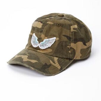 Claire's Angel wing camo print baseball cap oferta