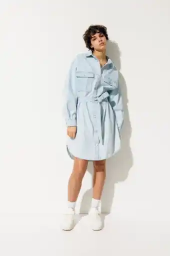 H&M Vestido em ganga com cinto de atar promoção