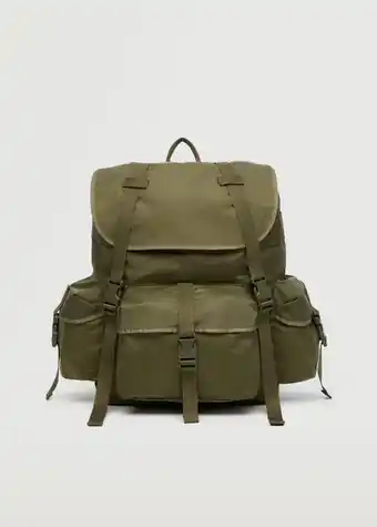 Mochila com aba e multibolsos