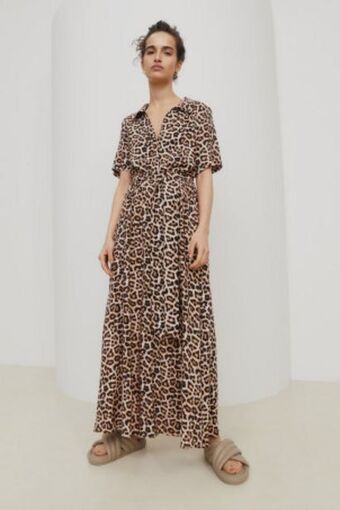 Vestido camiseiro com cinto