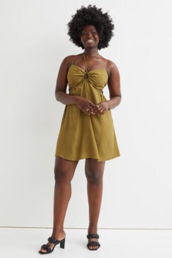H&M Vestido com recortes promoção