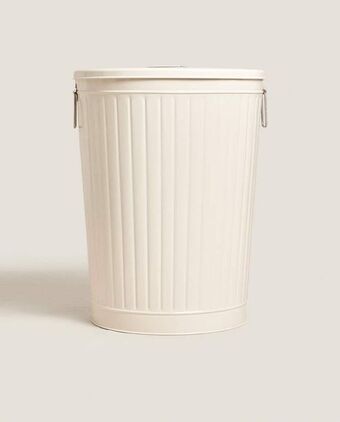 Balde de metal grande