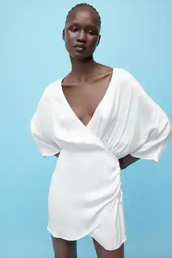 ZARA Vestido acetinado com franzidos promoção