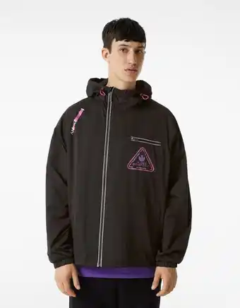 Bershka Blusão efeito nylon estampado promoção