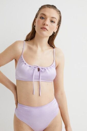 H&M Top de biquíni almofadado com atilhos promoção