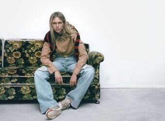 ZARA Jeans wide leg com rasgões promoção