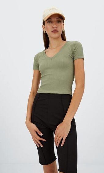 Stradivarius T-shirt com decote em bico promoção