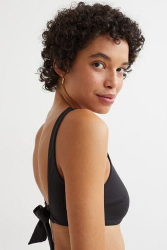 H&M Top de biquíni almofadado com fitas de atar promoção