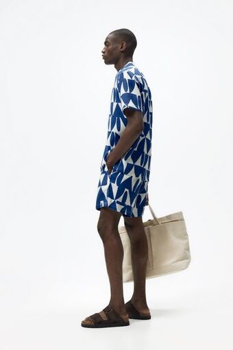 ZARA Camisa com estampado geométrico promoção
