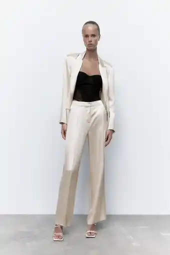 ZARA Calças acetinadas com pinças promoção