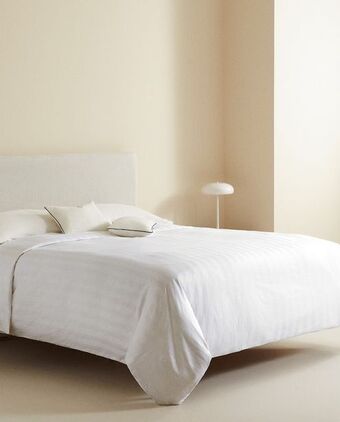 ZARA HOME Capa de edredão cetim riscas promoção
