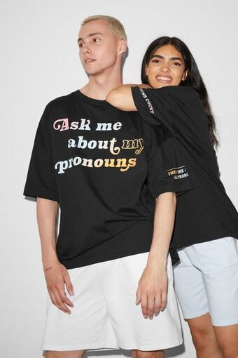 C&A Clockhouse - t-shirt - genderneutral - pride promoção