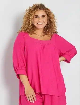 Blusa fluida com gola quadrada