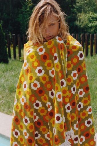 ZARA Toalha estampada com franjas promoção