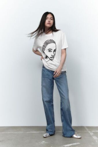ZARA T-shirt com rapariga em relevo promoção