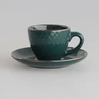 Chávena de café verde com pires