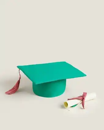Chapéu e diploma de graduação babar™