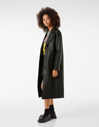 Bershka Sobretudo comprido com efeito pele promoção