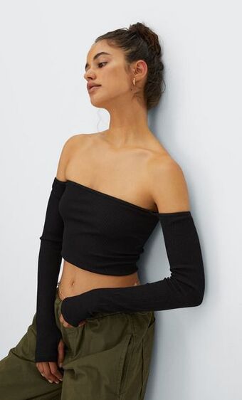 Stradivarius T-shirt sem costuras com ombros descobertos promoção