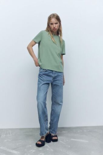 ZARA T-shirt com mensagem bordada promoção