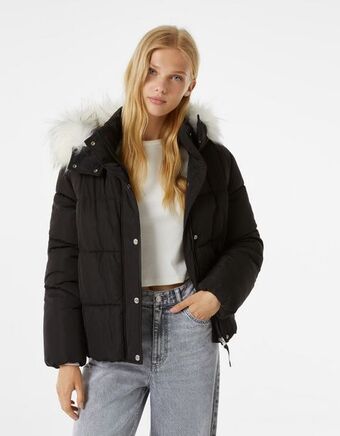 Bershka Blusão acolchoado com capuz e pelo promoção