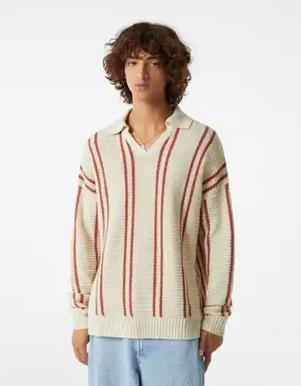 Camisola tipo polo com risca vertical