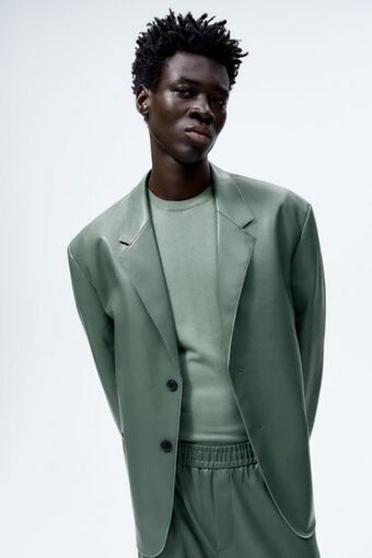ZARA Blazer com efeito de pele promoção
