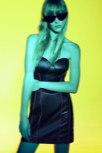 ZARA Vestido com efeito pele promoção