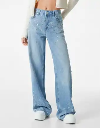 Bershka Jeans de perna larga e cintura descida com brilhante promoção