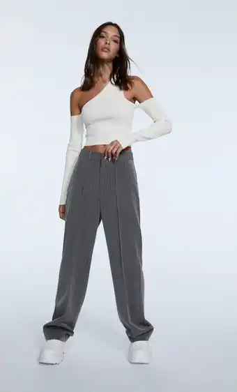 Stradivarius Calças elegantes com nervura promoção