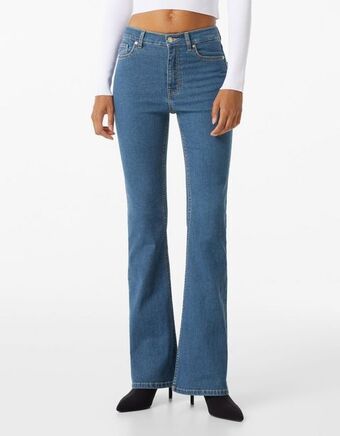 Bershka Jeans flare justas promoção
