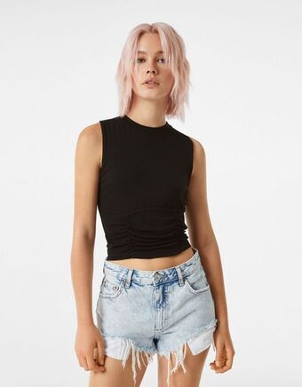 T-shirt sem mangas franzida