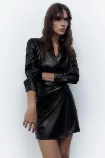 ZARA Vestido camiseiro drapeado com efeito pele promoção
