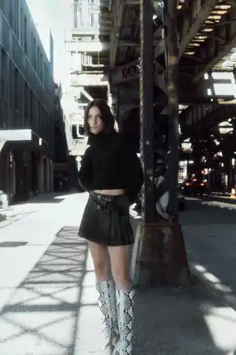 ZARA Saia-calça plissada efeito pele promoção