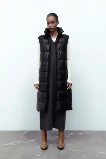 ZARA Colete comprido com efeito pele promoção