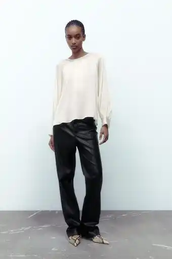 Blusa volume microplissada